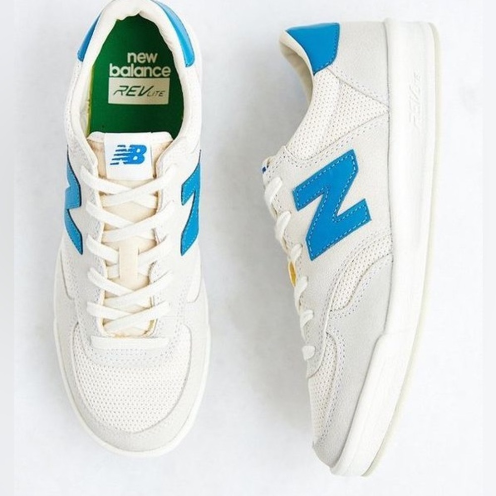 New Balance Court 300 white / blue suede unisex sneaker